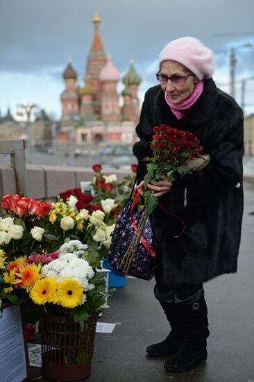 Цветы на месте гибели Бориса Немцова