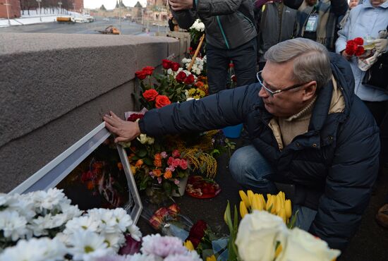 Цветы на месте гибели Бориса Немцова