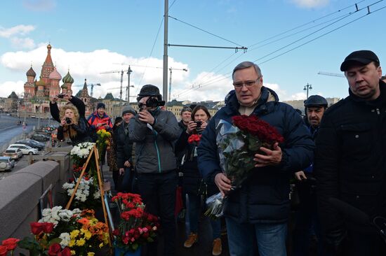 Цветы на месте гибели Бориса Немцова