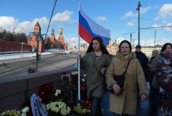 Цветы на месте гибели Бориса Немцова