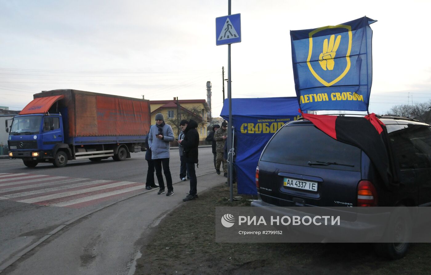 Украинские националисты заявили о возобновлении блокады российских фур