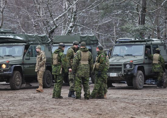 Обучение украинских военнослужащих канадскими инструкторами по программе UNIFIER на Яворивском полигоне