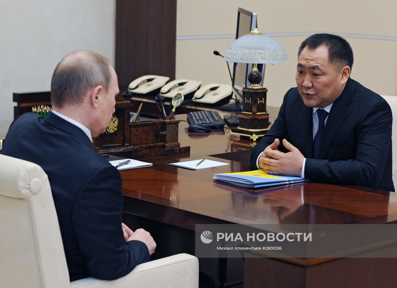 Рабочая встреча президента РФ В. Путина с главой Тывы Ш. Кара-оолом