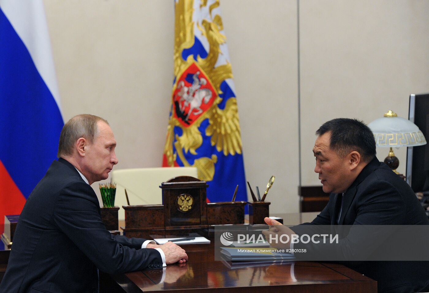 Рабочая встреча президента РФ В. Путина с главой Тывы Ш. Кара-оолом