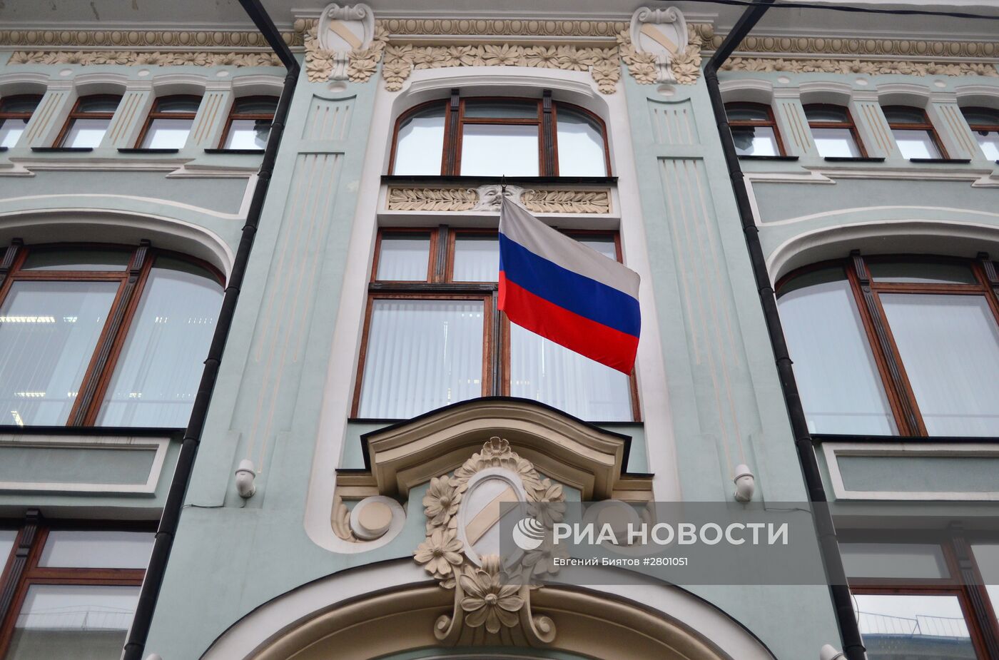 Фасад здания Центральной избирательной комиссии (ЦИК) России