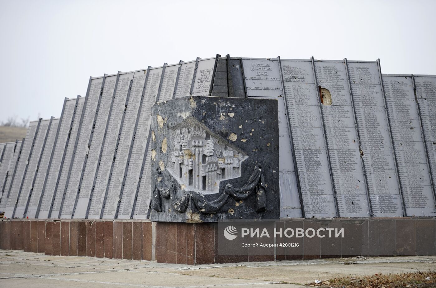 Учения МЧС ДНР по разминированию у мемориального комплекса "Саур-Могила"