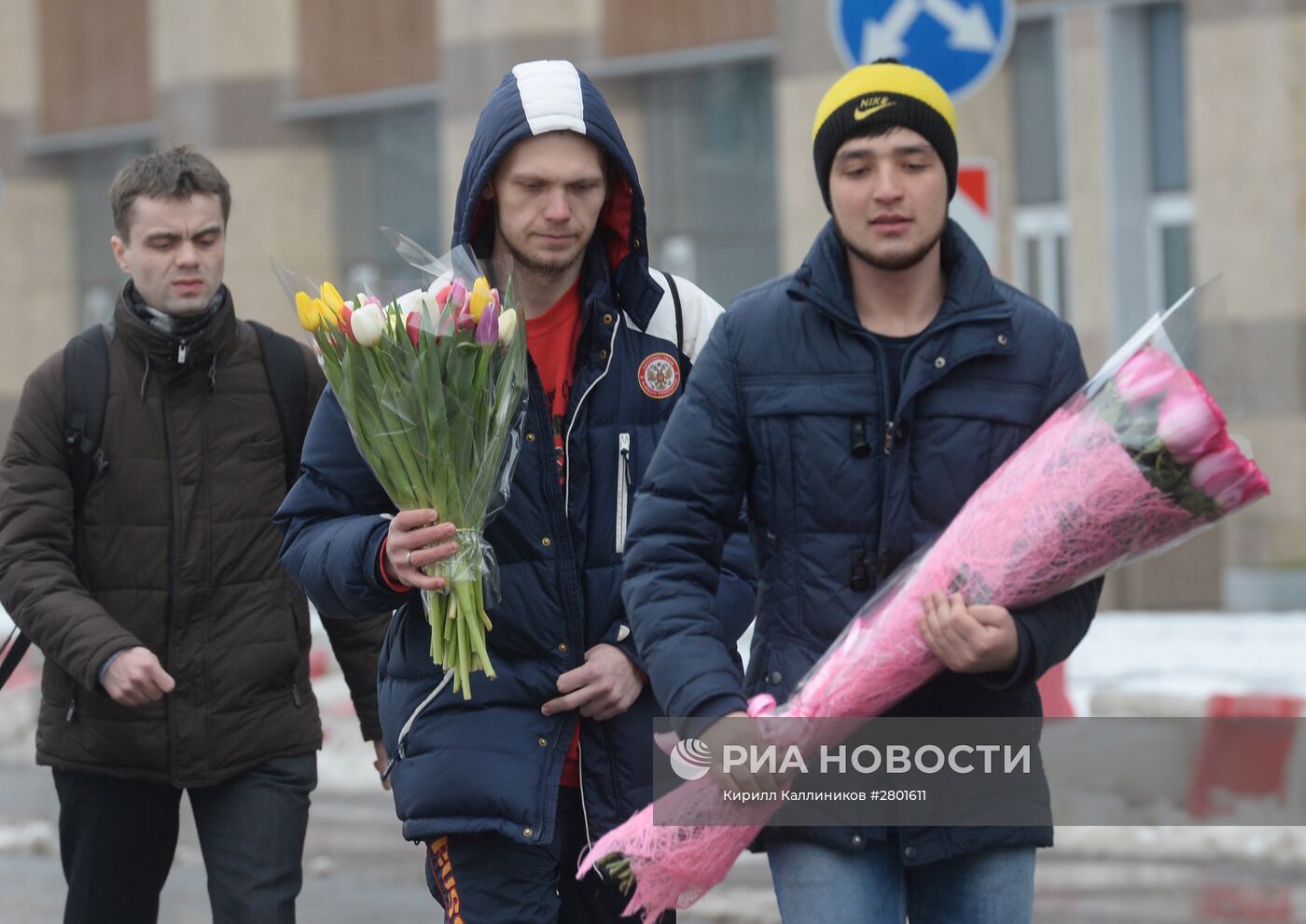 Продажа цветов к 8 марта в Москве