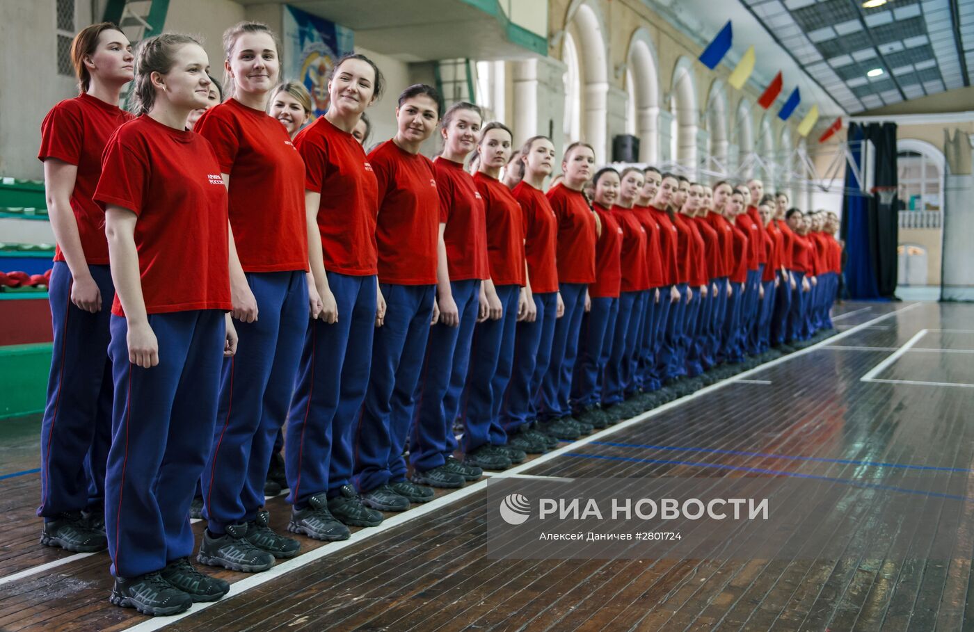 Учебные занятия с девушками-курсантами Военно-космической академии в Санкт-Петербурге