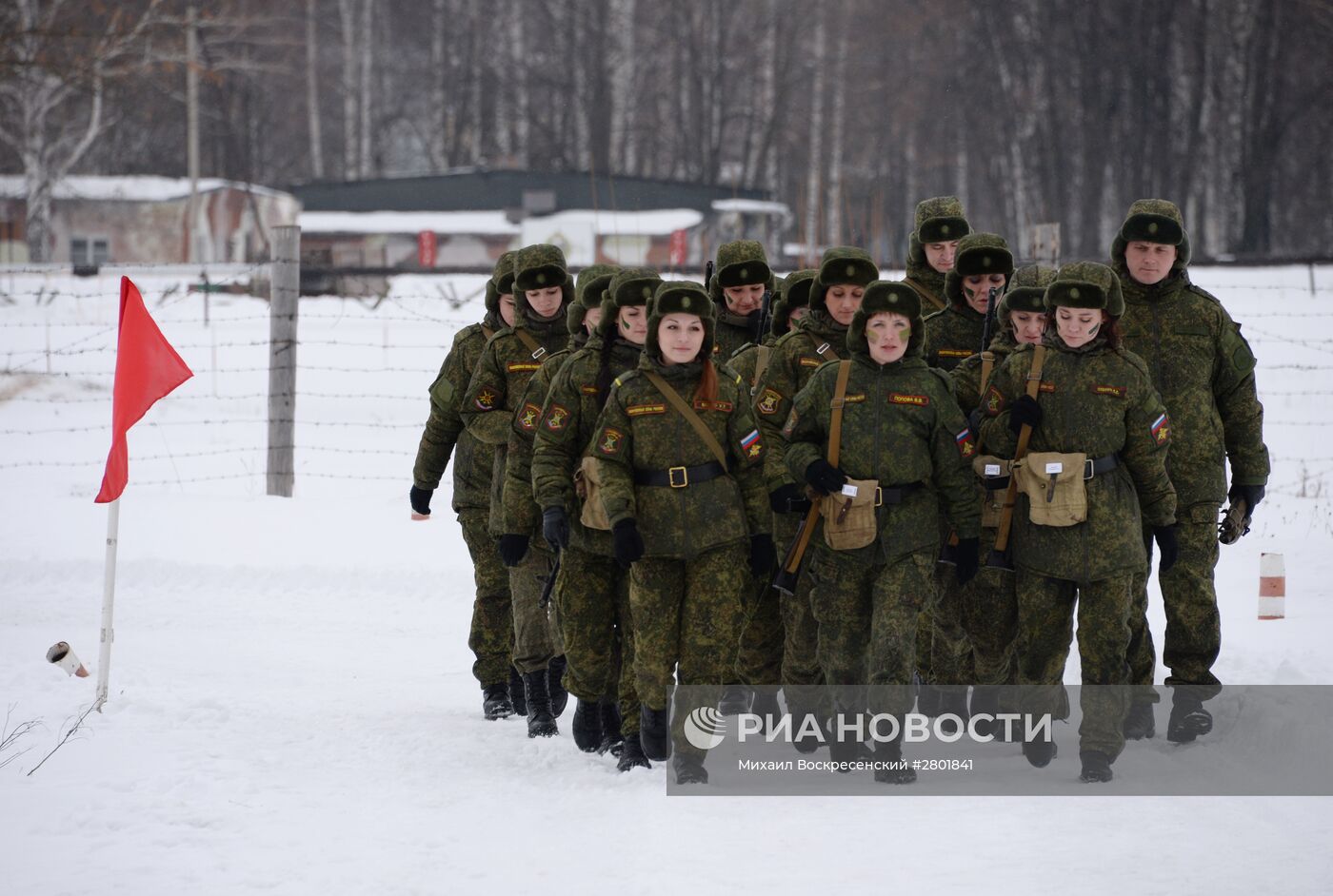 Конкурс для женщин-военнослужащих "Макияж под камуфляж" в Переславле-Залесском