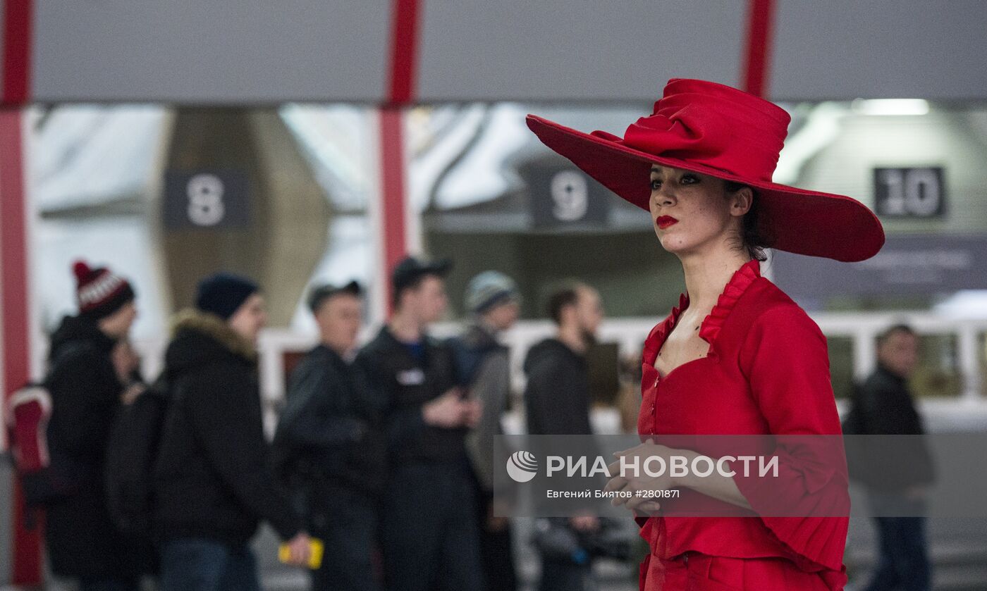Фрагменты спектакля "Кафе Идиот" в рамках программы "Золотая Маска" в городе"