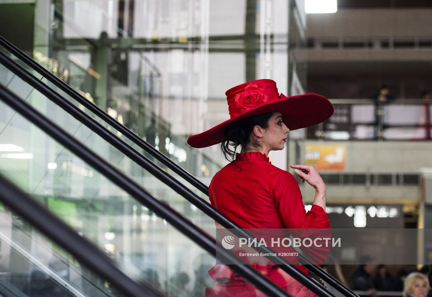 Фрагменты спектакля "Кафе Идиот" в рамках программы "Золотая Маска" в городе"