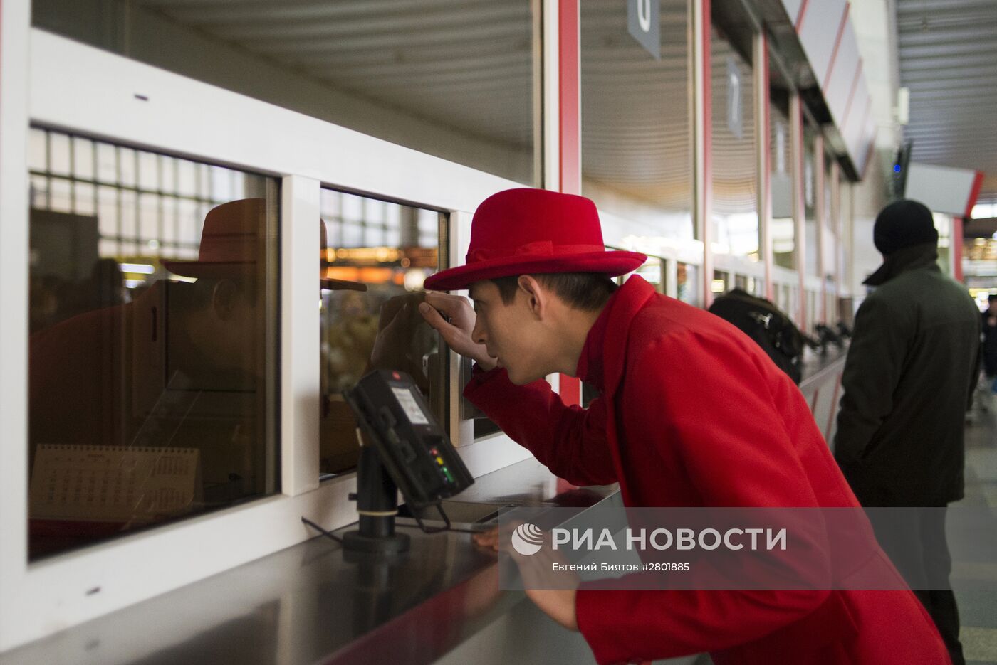 Фрагменты спектакля "Кафе Идиот" в рамках программы "Золотая Маска" в городе"