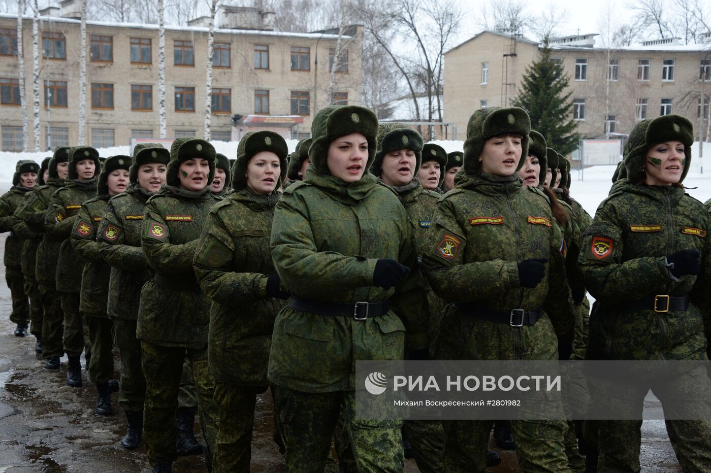 Конкурс для женщин-военнослужащих "Макияж под камуфляж" в Переславле-Залесском