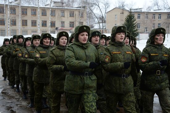 Конкурс для женщин-военнослужащих "Макияж под камуфляж" в Переславле-Залесском