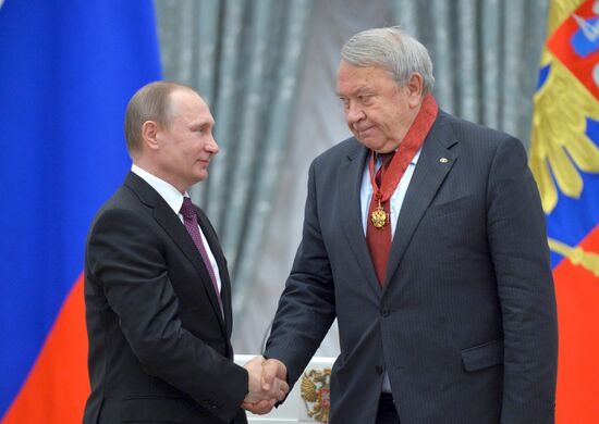 Вручение государственных наград президентом РФ В. Путиным в Кремле