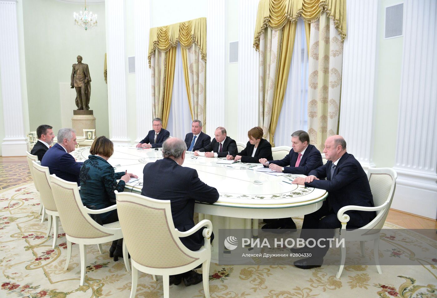 Президент РФ В. Путин встретился с президентом Сербии Т. Николичем