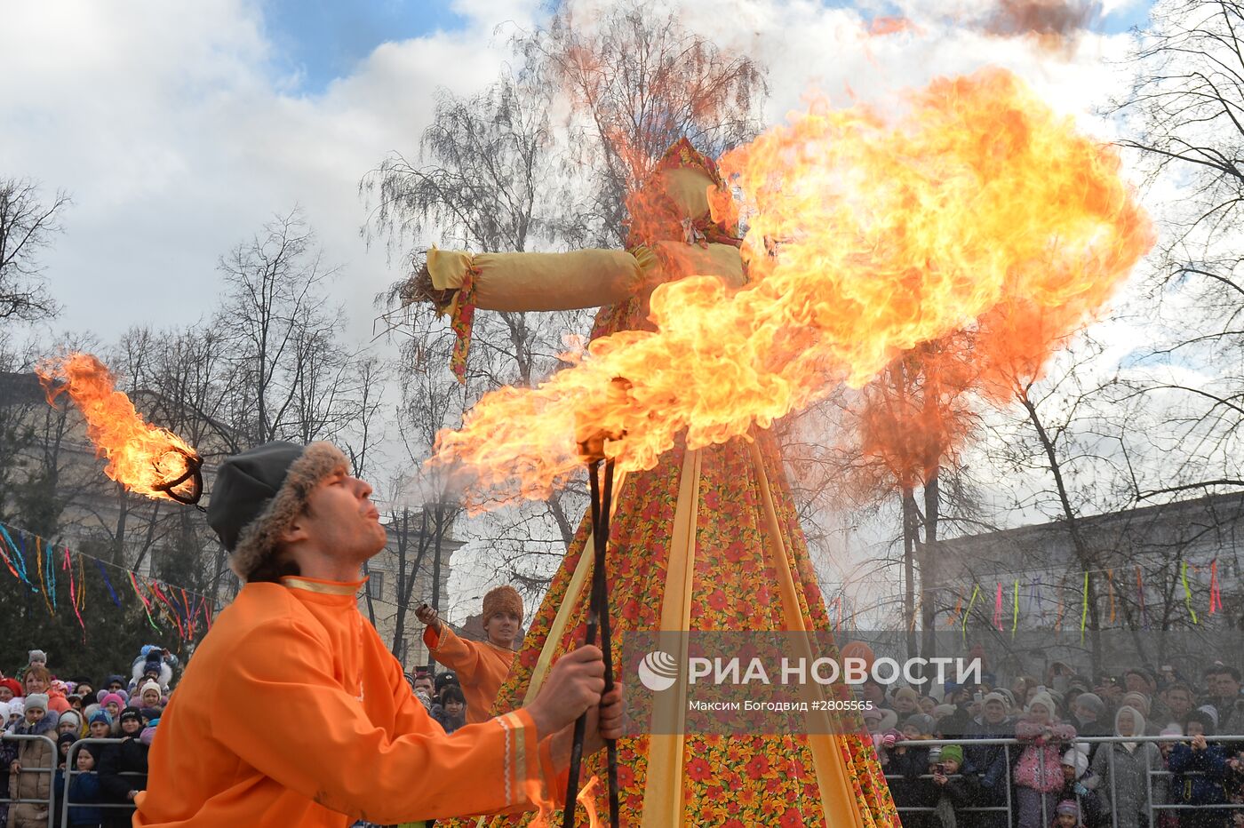 Празднование Масленицы в Казани