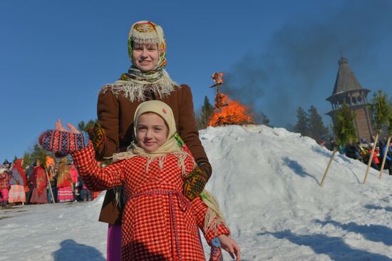 Празднование Масленицы в регионах России