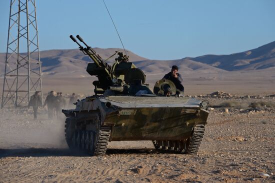 Боевые действия сирийской армии в окрестностях Пальмиры