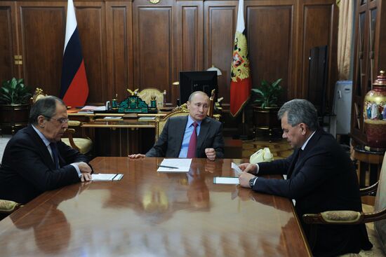 Президент РФ В. Путин встретился с министрами иностранных дел и обороны С. Лавровым и С. Шойгу