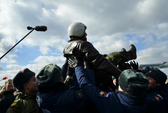 Первая группа бомбардировщиков Су-34 из Сирии приземлилась под Воронежем