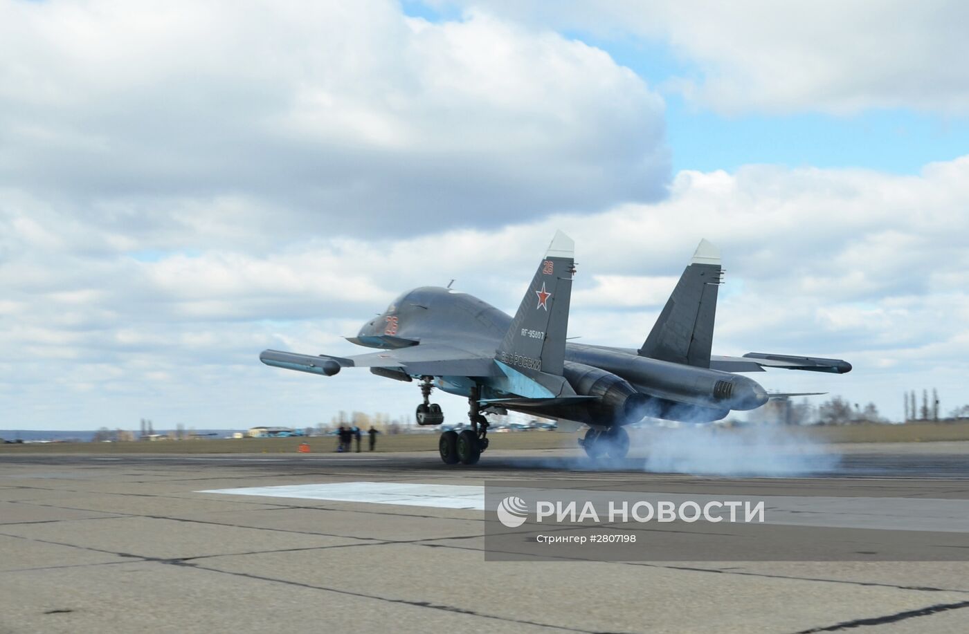 Первая группа бомбардировщиков Су-34 из Сирии приземлилась под Воронежем