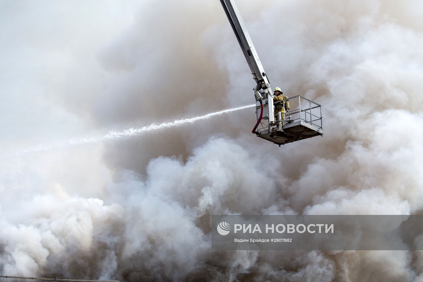 Пожар на складе пиротехники в Уфе