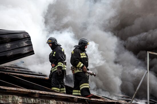 Пожар на складе пиротехники в Уфе