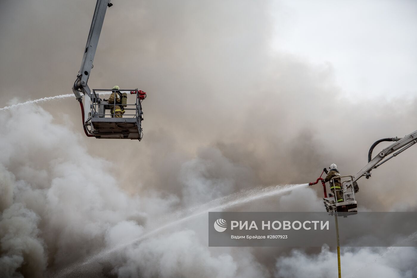 Пожар на складе пиротехники в Уфе