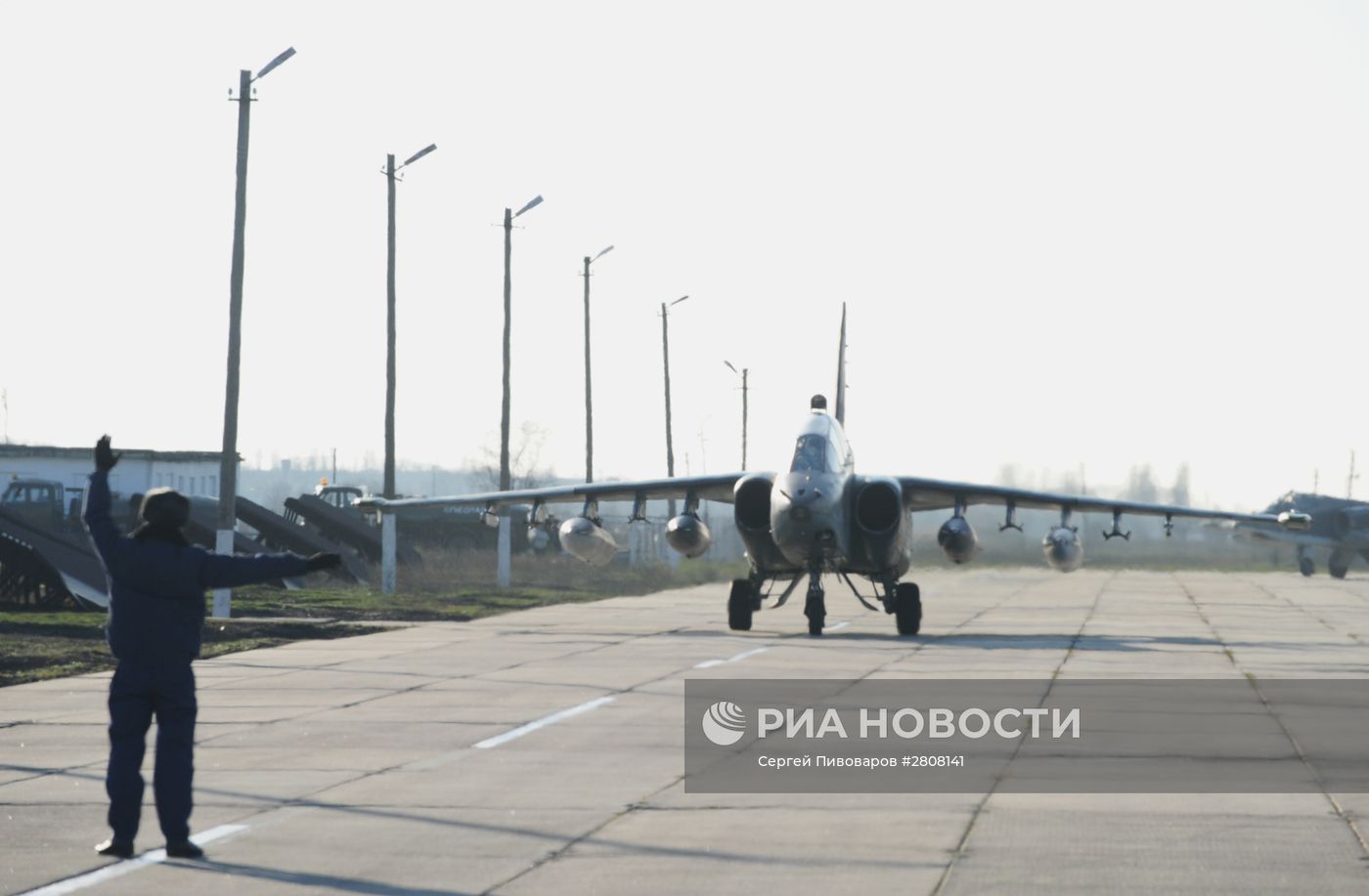 Торжественная встреча российских самолетов с авиабазы Хмеймим в Приморско-Ахтарске