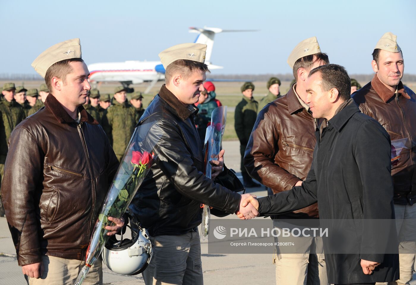 Торжественная встреча российских самолетов с авиабазы Хмеймим в Приморско-Ахтарске