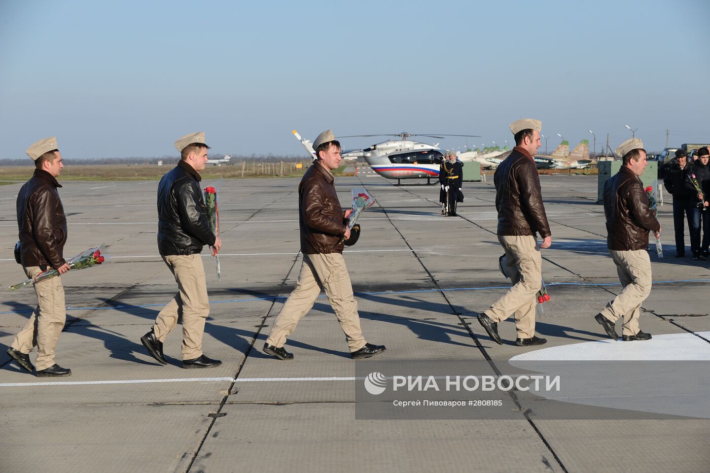 Торжественная встреча российских самолетов с авиабазы Хмеймим в Приморско-Ахтарске