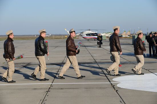 Торжественная встреча российских самолетов с авиабазы Хмеймим в Приморско-Ахтарске