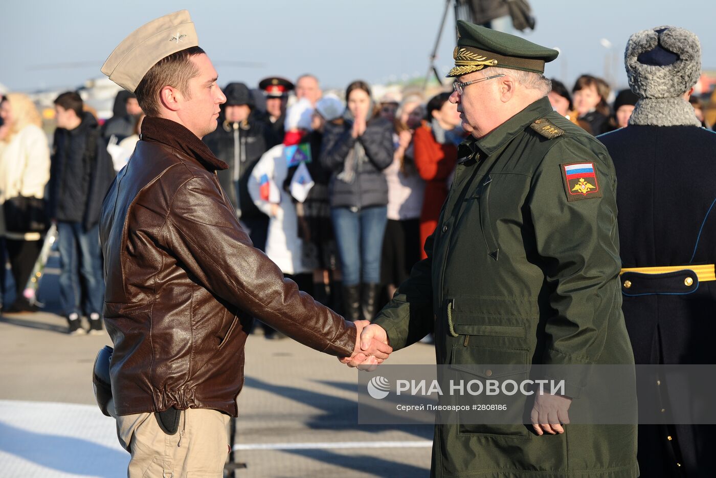 Торжественная встреча российских самолетов с авиабазы Хмеймим в Приморско-Ахтарске