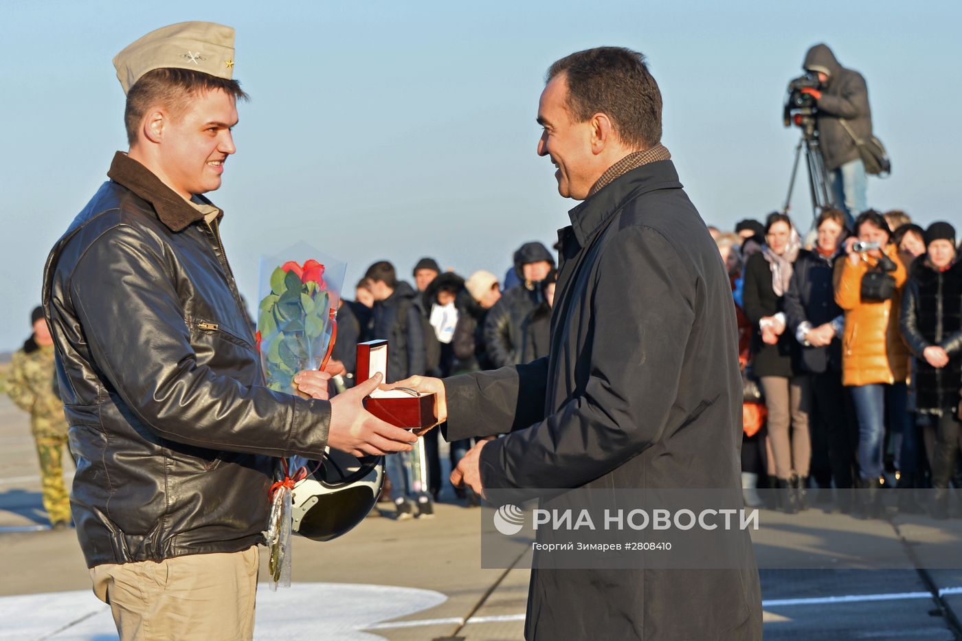 Торжественная встреча российских самолетов с авиабазы Хмеймим в Приморско-Ахтарске