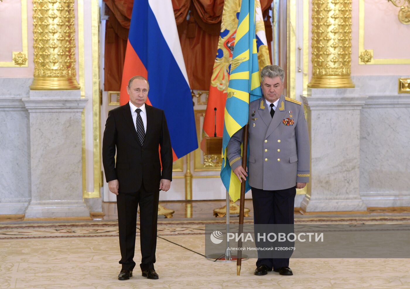 Церемония вручения знамени ВКС России в Кремле