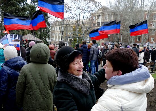 Митинг в Донецке, посвященный годовщине воссоединения Крыма с Россией