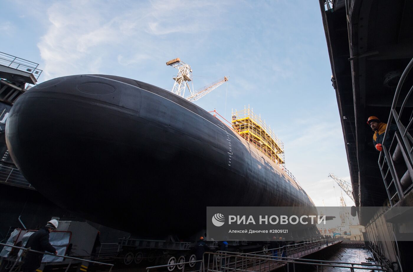 Спуск на воду подводной лодки "Великий Новгород" в Санкт-Петербурге