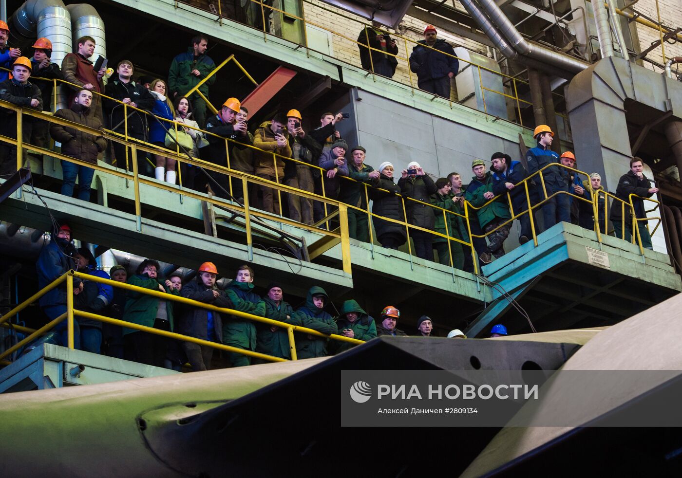 Спуск на воду подводной лодки "Великий Новгород" в Санкт-Петербурге