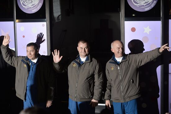 Члены основного экипажа МКС-47/48 перед стартом