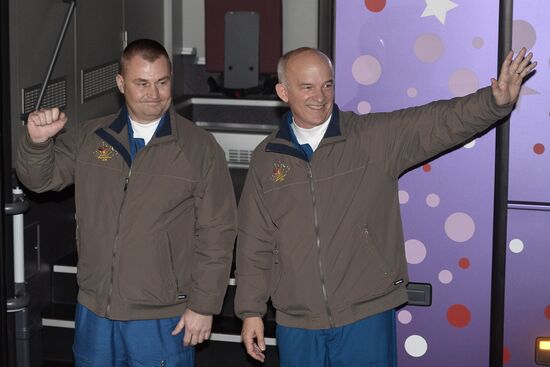 Члены основного экипажа МКС-47/48 перед стартом