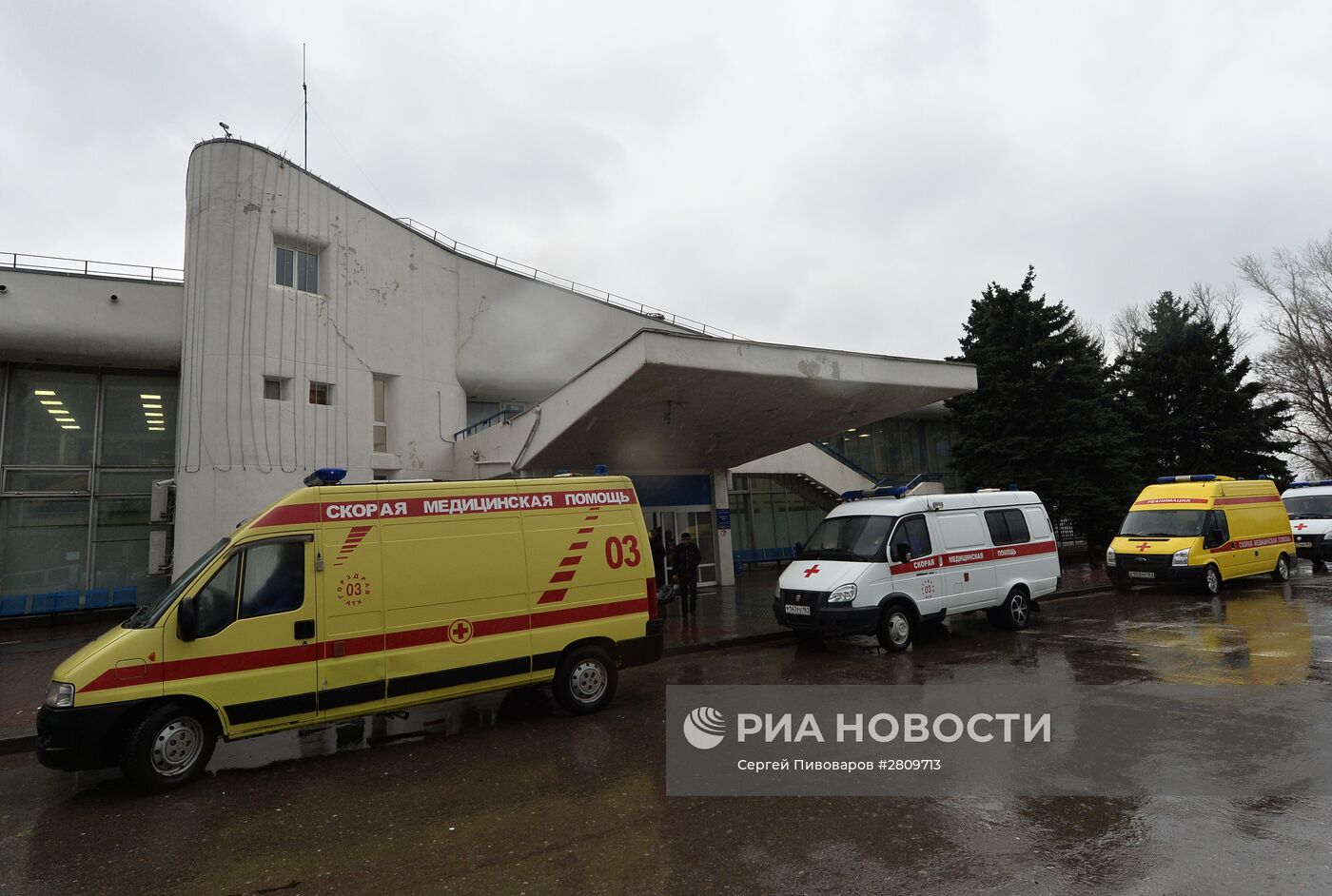 Пассажирский самолет Boeing-737-800 разбился при посадке в аэропорту Ростова-на-Дону