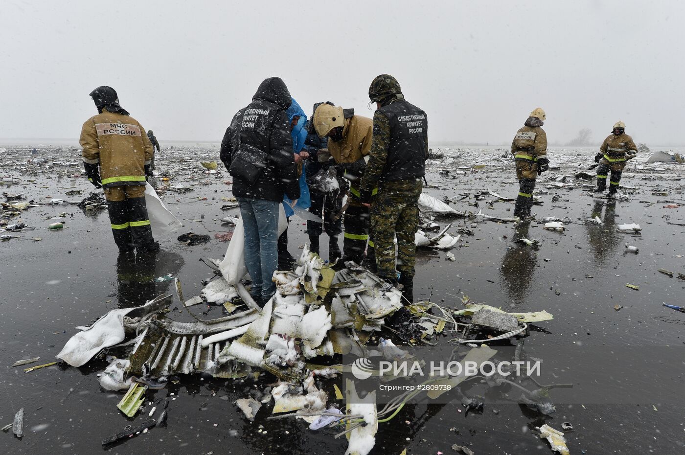 Пассажирский самолет Boeing-737-800 разбился при посадке в аэропорту Ростова-на-Дону