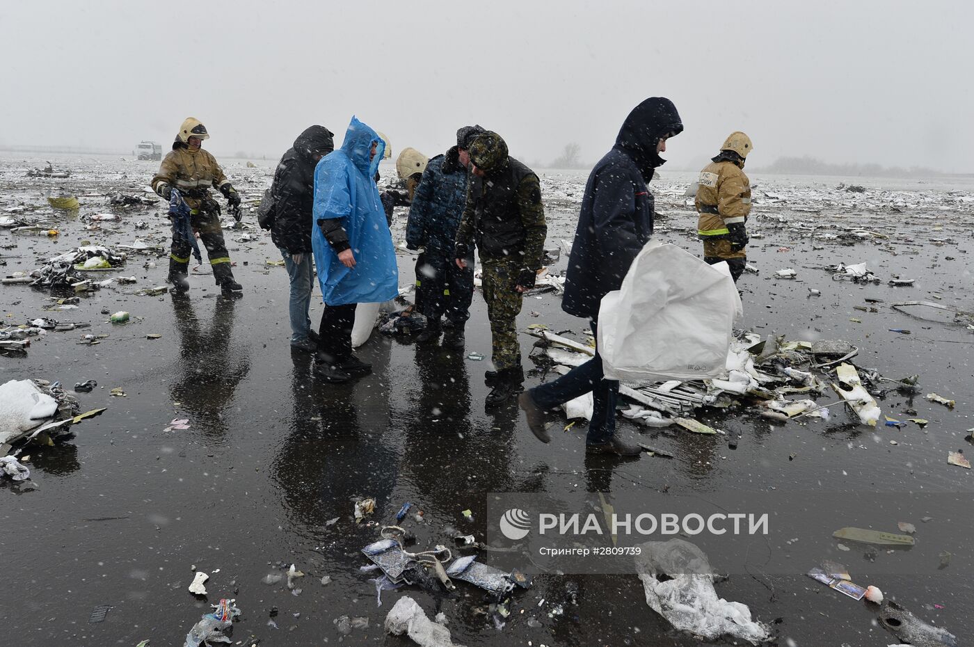 Пассажирский самолет Boeing-737-800 разбился при посадке в аэропорту Ростова-на-Дону