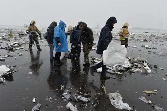 Пассажирский самолет Boeing-737-800 разбился при посадке в аэропорту Ростова-на-Дону