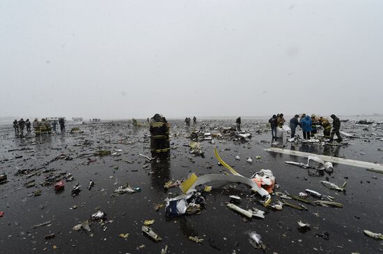 Пассажирский самолет Boeing-737-800 разбился при посадке в аэропорту Ростова-на-Дону