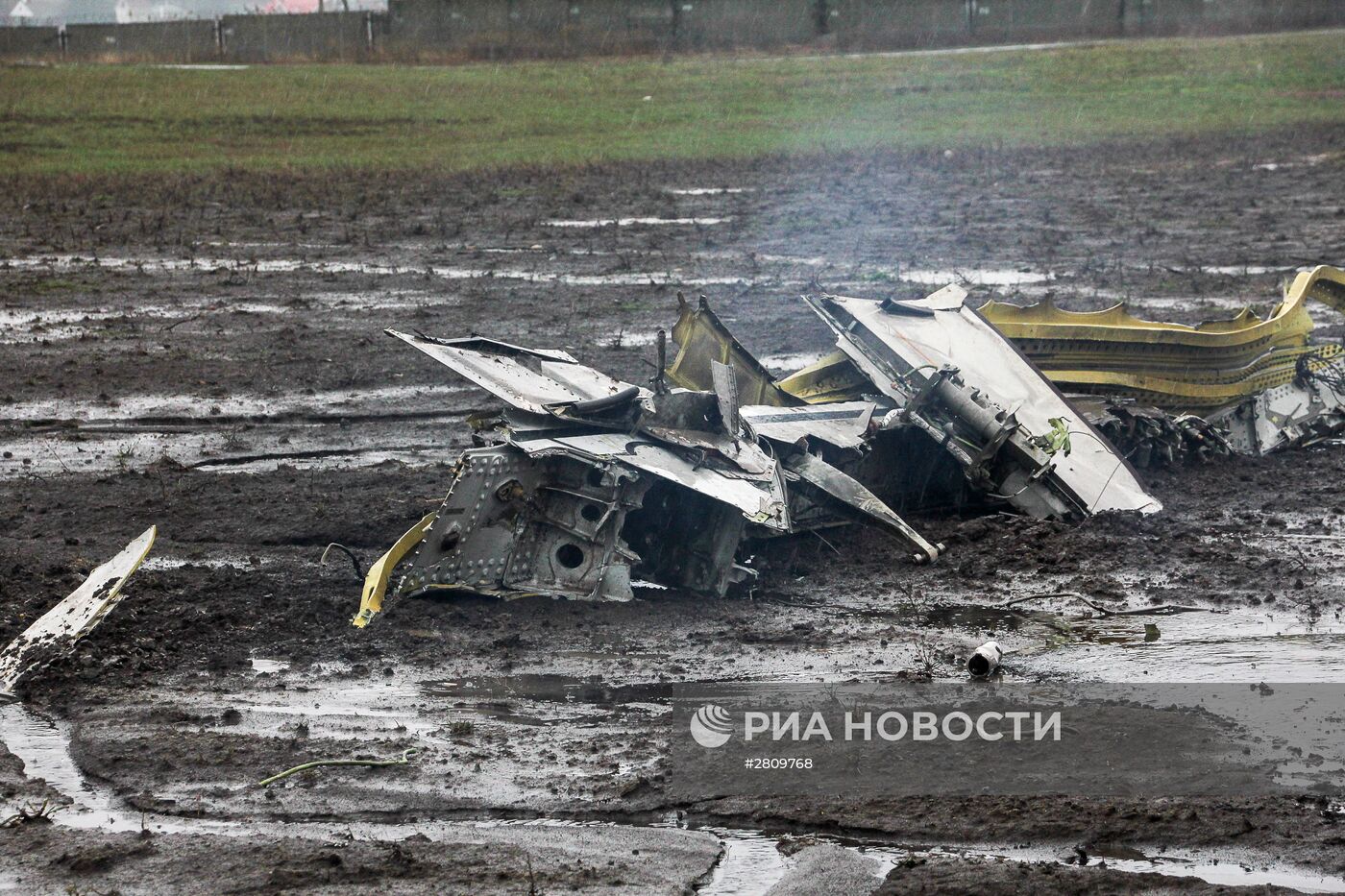 Пассажирский самолет Boeing-737-800 разбился при посадке в аэропорту Ростова-на-Дону