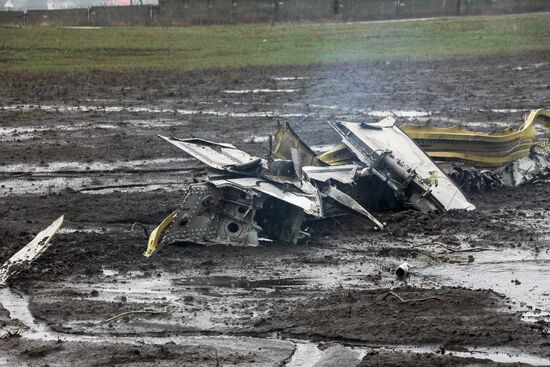 Пассажирский самолет Boeing-737-800 разбился при посадке в аэропорту Ростова-на-Дону