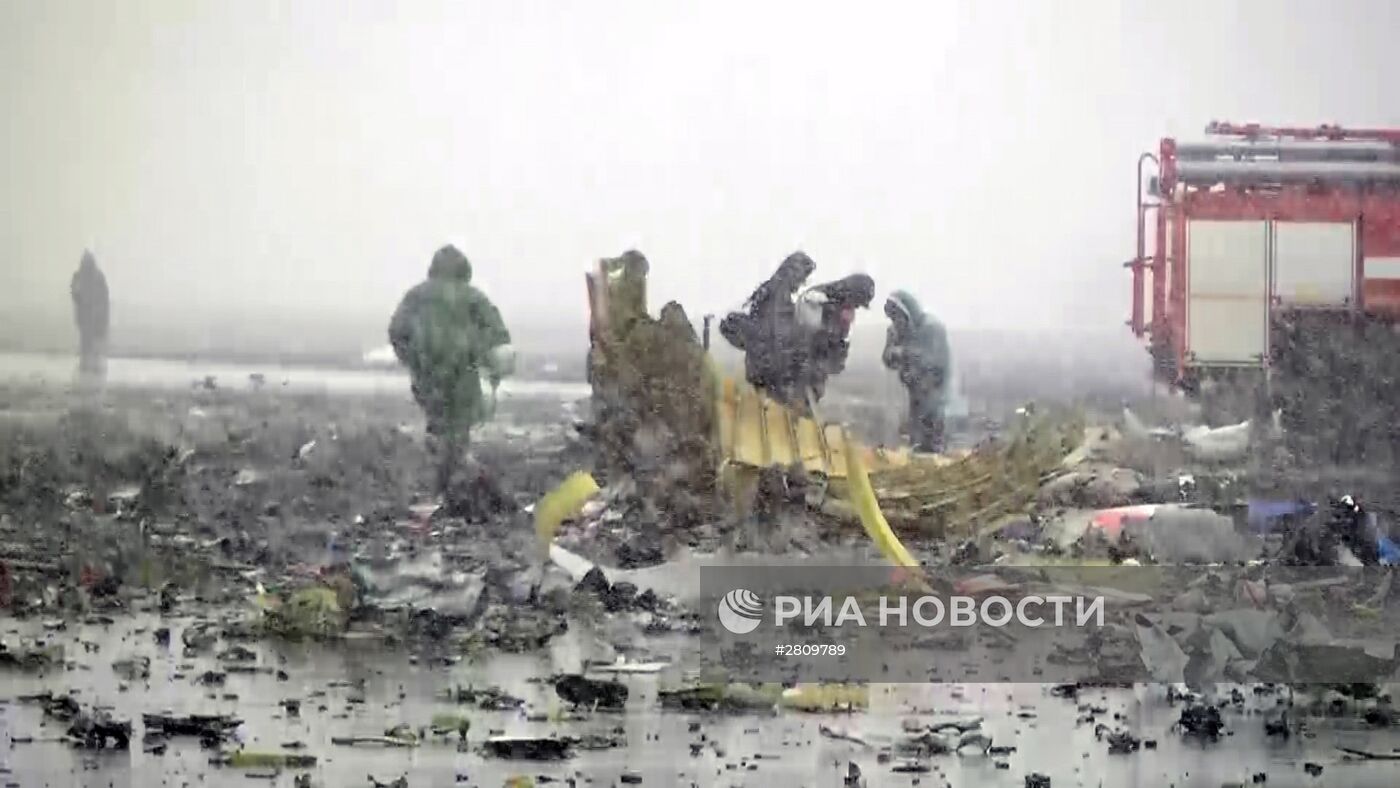 Пассажирский самолет Boeing-737-800 разбился при посадке в аэропорту Ростова-на-Дону