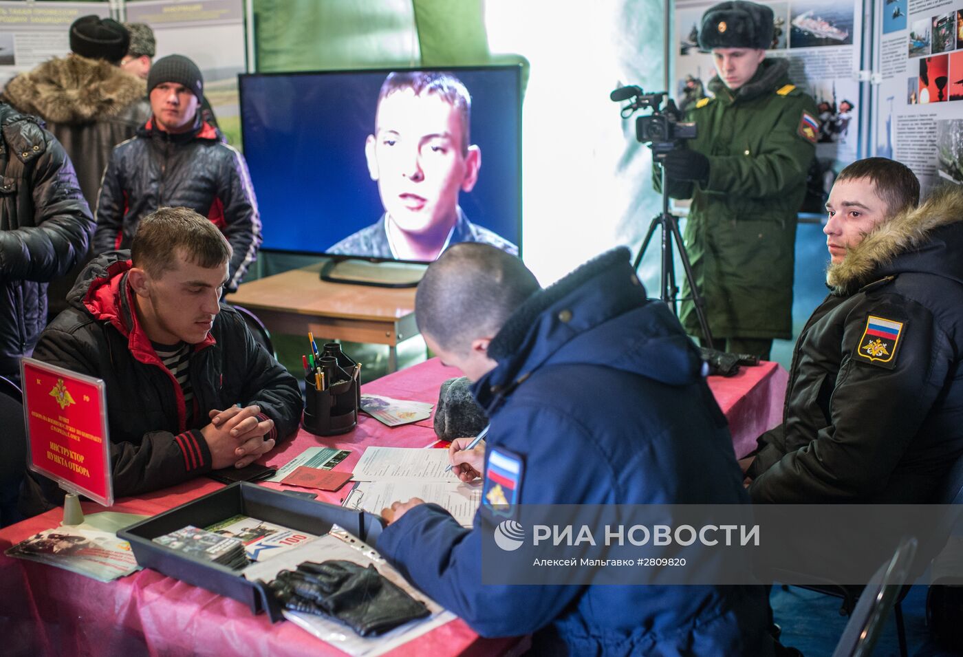 Акция "Служба по контракту — твой выбор" в Омске